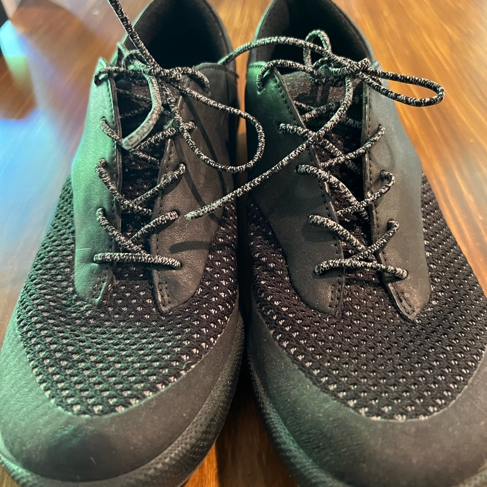 Women’s Ecco black shoes Size 8